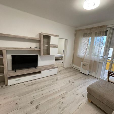 Malompark Apartman With Free Parking Debreţin Exterior foto