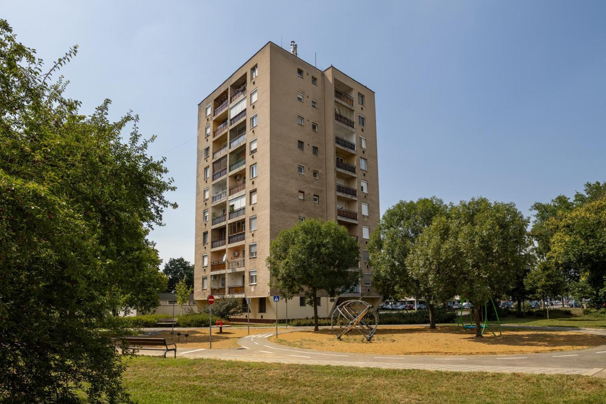 Malompark Apartman With Free Parking Debreţin Exterior foto