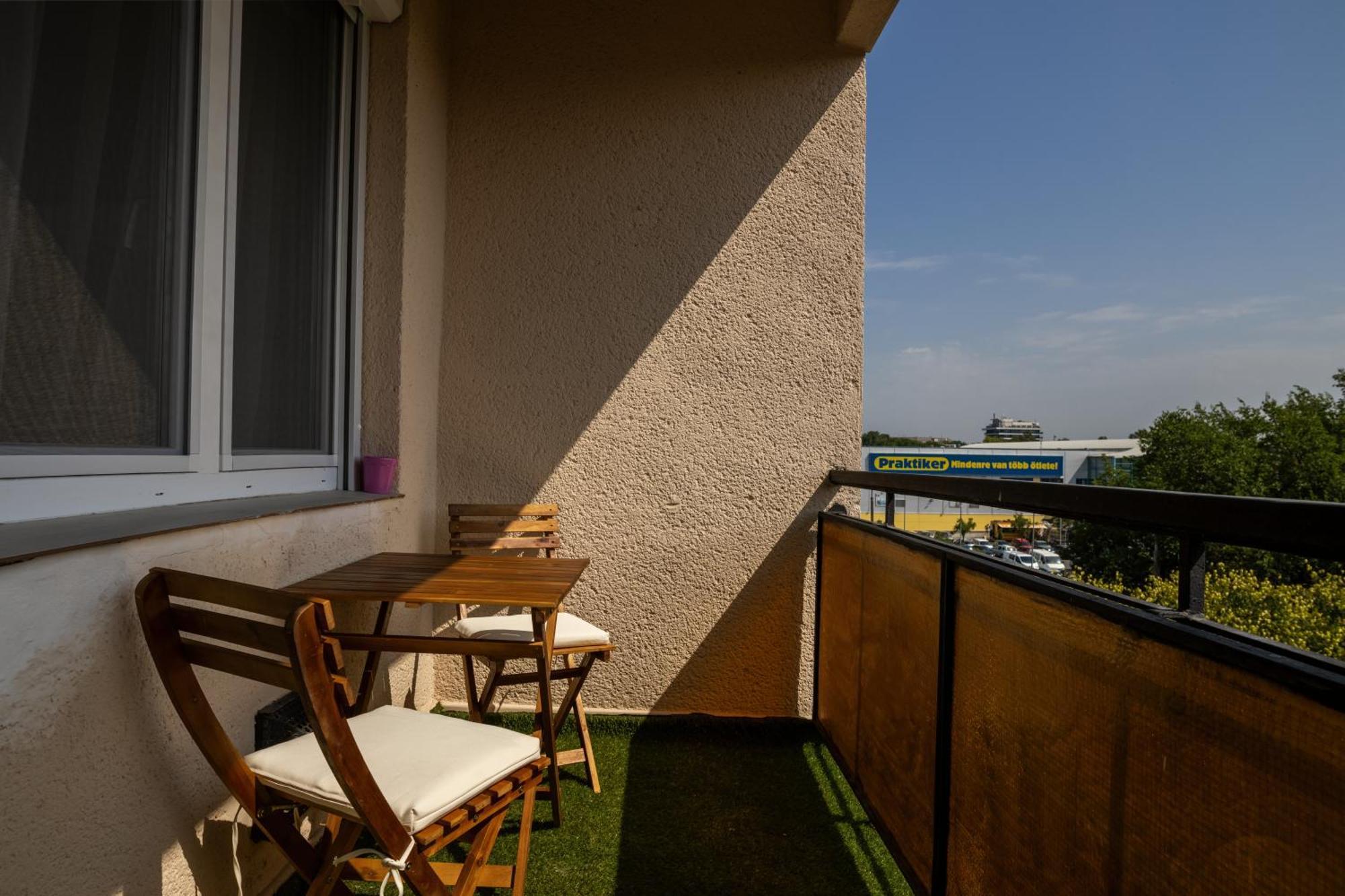 Malompark Apartman With Free Parking Debreţin Exterior foto