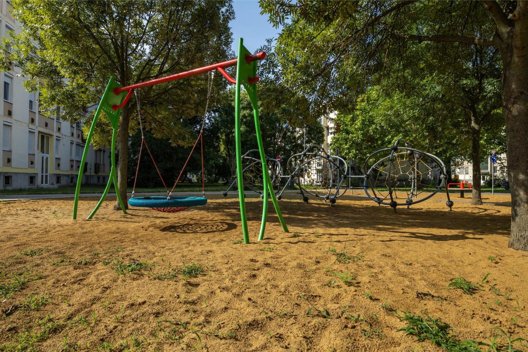 Malompark Apartman With Free Parking Debreţin Exterior foto